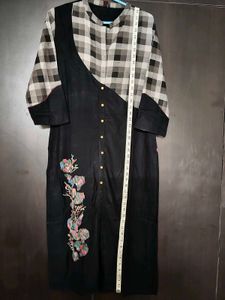 Stylish Black Kurta with Checkered Sleeves