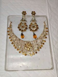 Stunning Necklace &amp; Earring Set