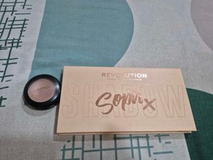 Mac highlighter n Revolution X Soph Eyeshadow
