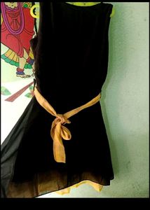 Chic Black &amp; Yellow Sleeveless Dress