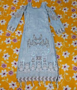 An elegant Pakistani suit