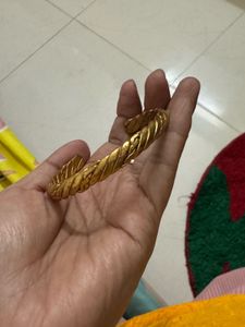 Elegant Textured Golden Bangle