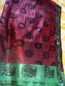 Elegant maroon Saree with Floral Motifs