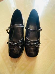 Chic Black Patent Bow Ballerinas