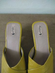 Chic Yellow Cross Strap Heels