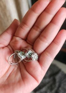 like new Sparkling Silver Tone Rings (Set of 4)