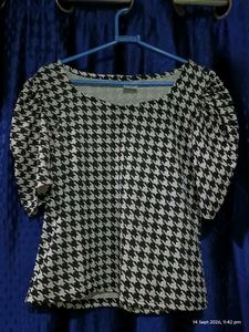 Houndstooth Puff Sleeve Top