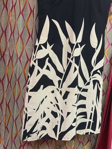 Chic Black &amp; White Leaf Print Dress