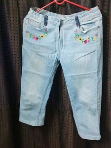Knee Length Capri Jeans For Girls