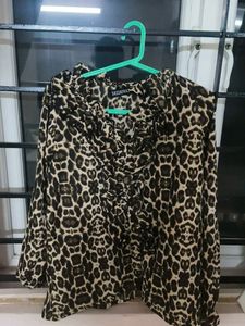 Chic Leopard Print Ruffle Top