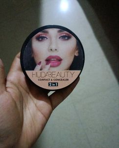 Huda Beauty 2 in 1 Compact &amp; Concealer
