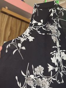 Chic Floral Print Sleeveless V-Neck Top
