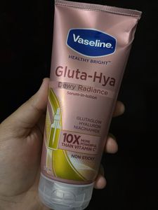 Vaseline Gluta-Hya Dewy Radiance Serum-in-Lotion