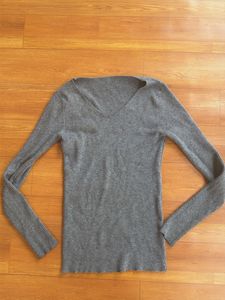 Gray Ribbed V-Neck Long Sleeve Top