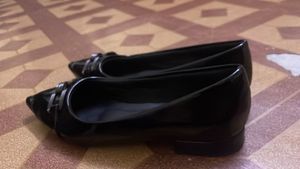 Chic Black  Ballet Flats