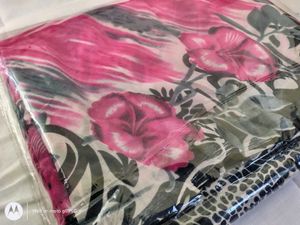 Stylish Pink &amp; Black Printed Floral Georgette Sare