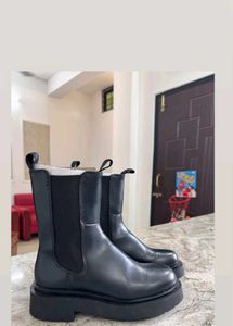 Stylish Black Leather Chelsea Boots