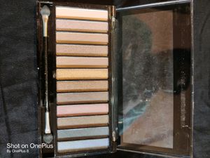Makeup Revolution Eyeshadow Palette