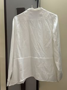 ZARA Chic White Zip-Up Blouse