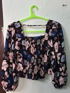 Chic Floral Square Neck Crop Top