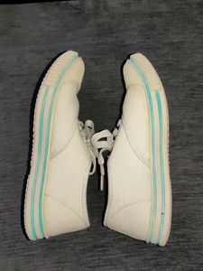 White Sneakers 👟 Size - 20.3cm