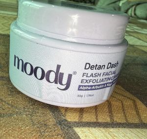Moody Detan Dash Facial Exfoliating Mask