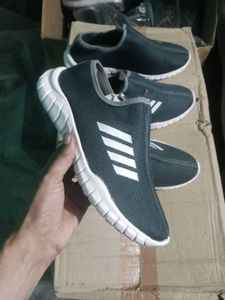 NEW NO USED CASUAL SHOES FOR MAN