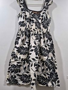 Black &amp; White Leaf Print Dress