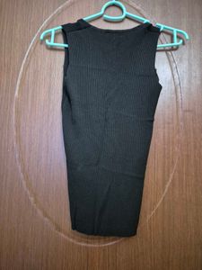 Black Ribbed V-Neck Sleeveless Tank Top