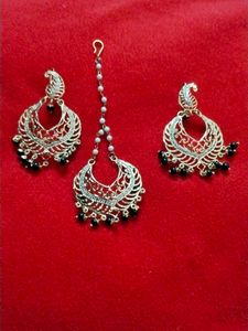 Beutiful Goldan Earrings With Maag Tikka