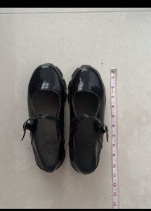 Stylish Black Patent Mary Jane Flats