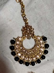 Elegant Gold &amp; Black Maang Tikka Set