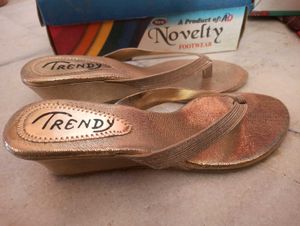 Trendy Gold Flats