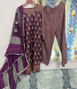 Elegant Mauve Embroidered Kurta Set