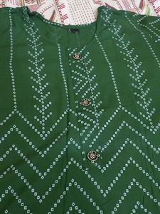 Combo Of Printed Kurti And Fency Pins
