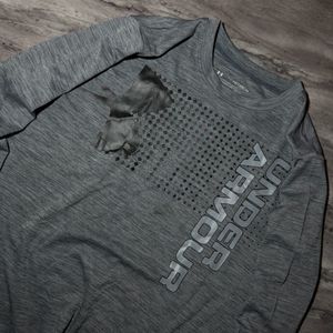 Under Armour Long Sleeve T-Shirt