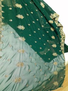 Elegant Emerald Green &amp; Gold Embroidered Indian Su