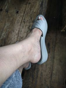 🌸Five by Inc. Grey Quilted Slides
