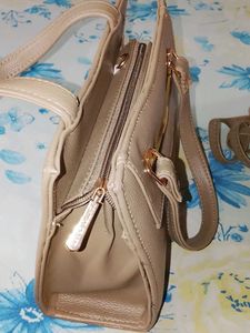 STRUCTURED HANDHELD BAG