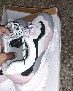 Sneaker shoes for women