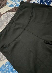 Black hem slit pants
