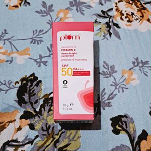 Plum Squalane &amp; Vitamin E Dewy-Bright Sunscreen SP