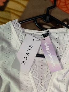 SLYCK v-neck white top
