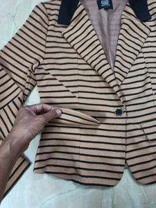 MINE women's cropped blazer jacket