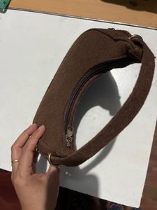 light weight shoulder/hand bag