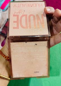 Huda Beauty Eye Shadow