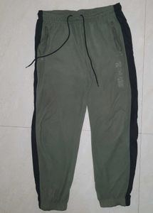 Nike Joggers - Olive Green