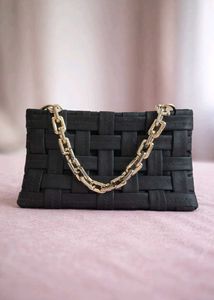 Chic Woven Black Handbag with Gold Chain