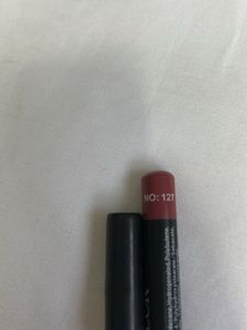 Bobbi Brown Foundation &amp; Huda Beauty Lip