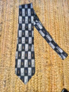 Haggar Geometric Pattern 100% Silk Tie